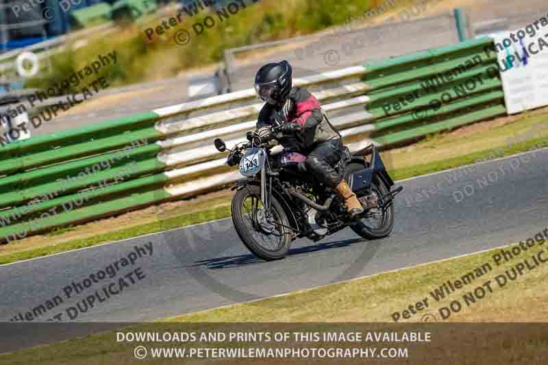 Vintage motorcycle club;eventdigitalimages;mallory park;mallory park trackday photographs;no limits trackdays;peter wileman photography;trackday digital images;trackday photos;vmcc festival 1000 bikes photographs